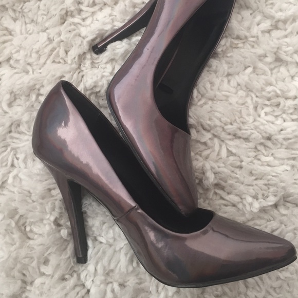 Metallic Pumps - Picture 3 of 3