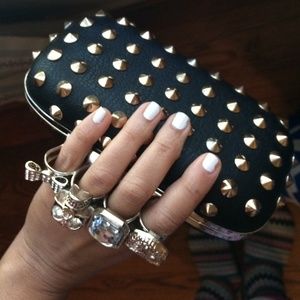 Four-Finger Ring Clutch