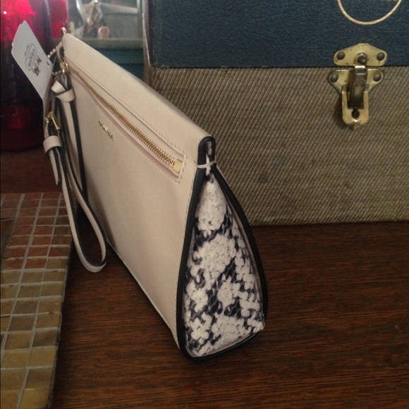 Coach Purse - Picture 2 of 4