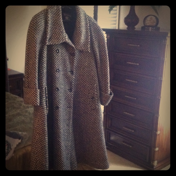 Elegant Burberry 100% Wool Flared Coat - Picture 1 of 4