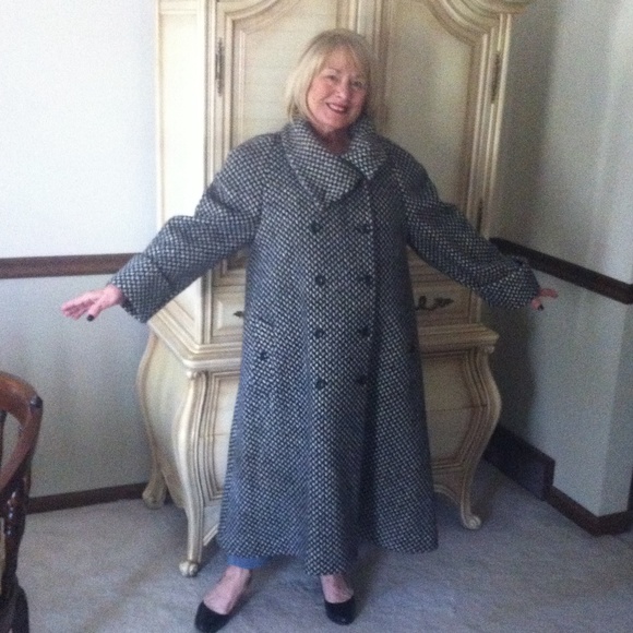 Elegant Burberry 100% Wool Flared Coat - Picture 3 of 4