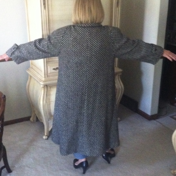 Elegant Burberry 100% Wool Flared Coat - Picture 4 of 4