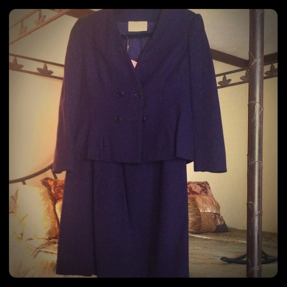 Albert Nipon ladies suit