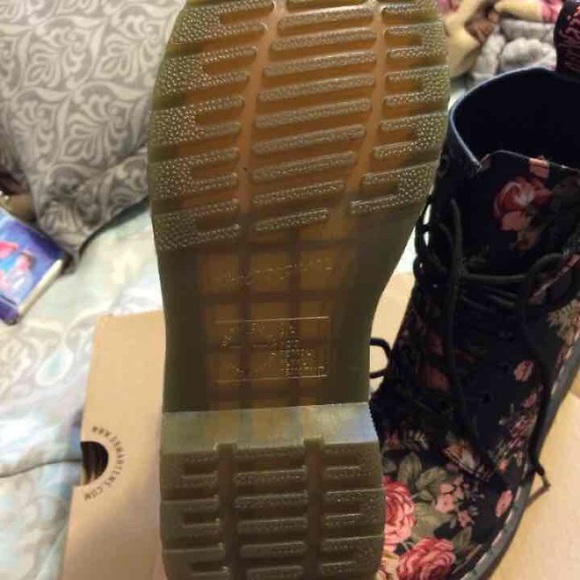 FLORAL DR MARTENS - Picture 2 of 2