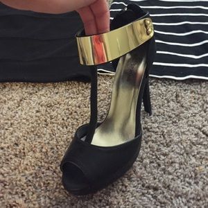 Black pumps with gold accent