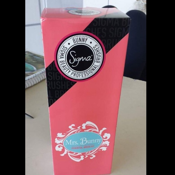 Sigma Mrs.Bunny essential brush set