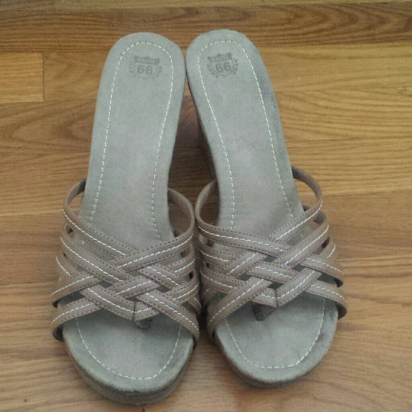 🎁 Tan Wedge Sandal 🎁