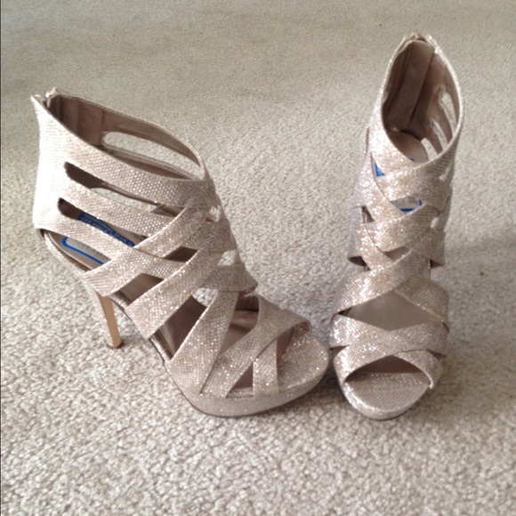 Gold heels 7.5