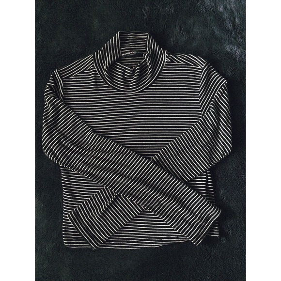 ⚫️SOLD⚫️ Brandy Melville Striped Turtle Neck 🐢