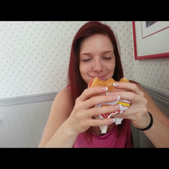 Meet your Posher, Lauren - Picture 2 of 2