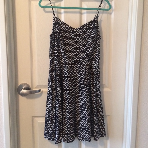 Casual Black and White Dress