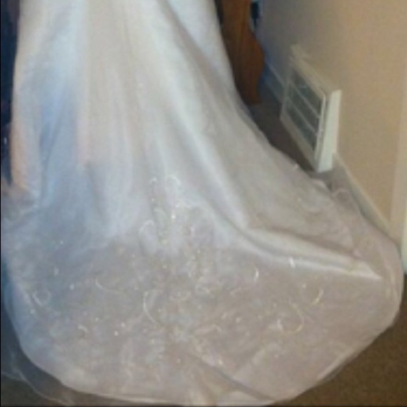 Beautiful Wedding Dress-Tags Attached ๐ฐ๐๐๐๐๐ - Picture 3 of 4