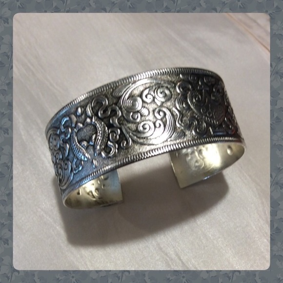 Tiger mountain Jewelry - Stunning New Scroll Design Open Bangle