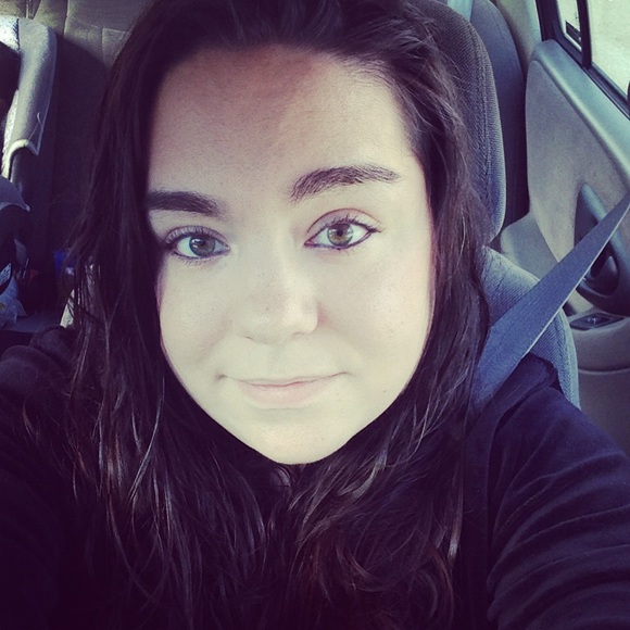 Meet your Posher, Ashley - Picture 2 of 2