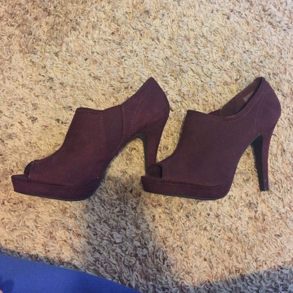 NWT plum peep toe booties - Picture 3 of 3