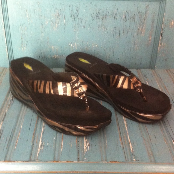 Volatile flip flops