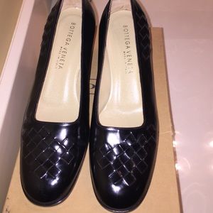 Black Bottega Veneta pumps with woven accents