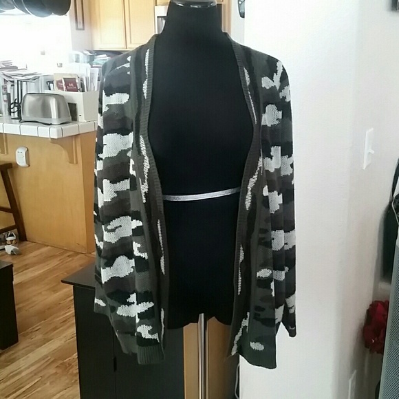 Forever 21 camouflage sweater