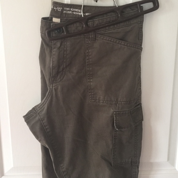 Gap skinny boyfriend khaki cargo pants
