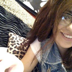 Meet your Posher, Leah