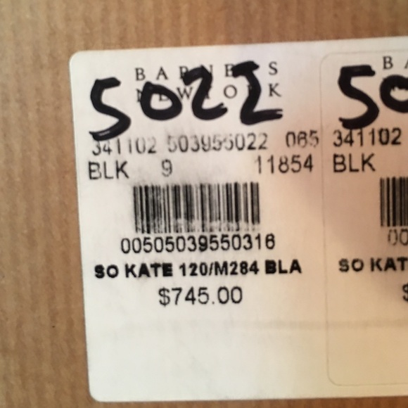 Christian Louboutin So Kate - Picture 3 of 3