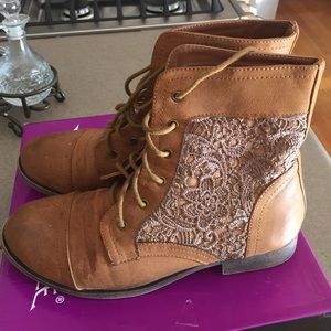 Combat boots, good condition