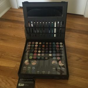 Ulta Shadow Play Artist Collection! 86-Pieces!