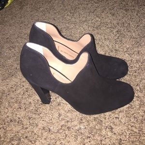 Vince Camuto black suede heels