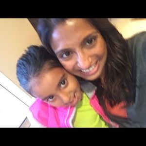 Meet your Posher, Mona