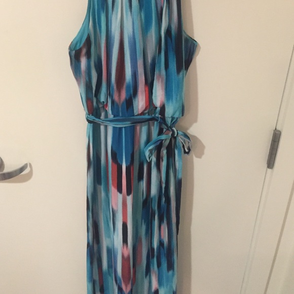 Maxi - Picture 2 of 4