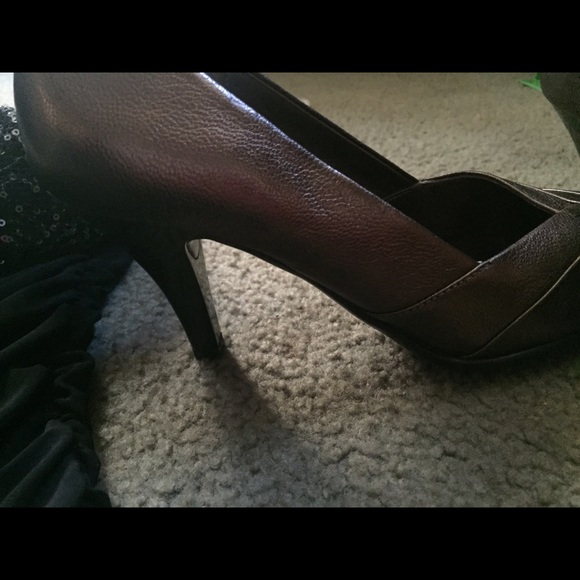 Heels! - Picture 2 of 2