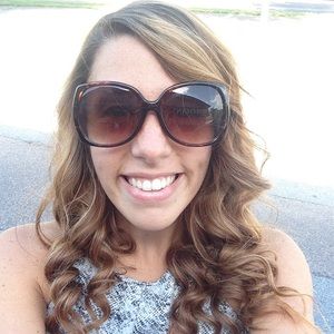 Meet your Posher, Rebecca