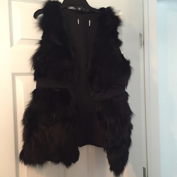 The Cue Lucy Vest in Black