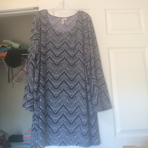 bell sleeved dress