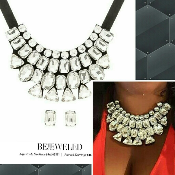 BEJEWELED NECKLACE **NWT*"