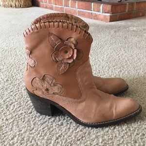 MIA Daisy boots