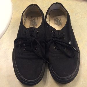 all black vans