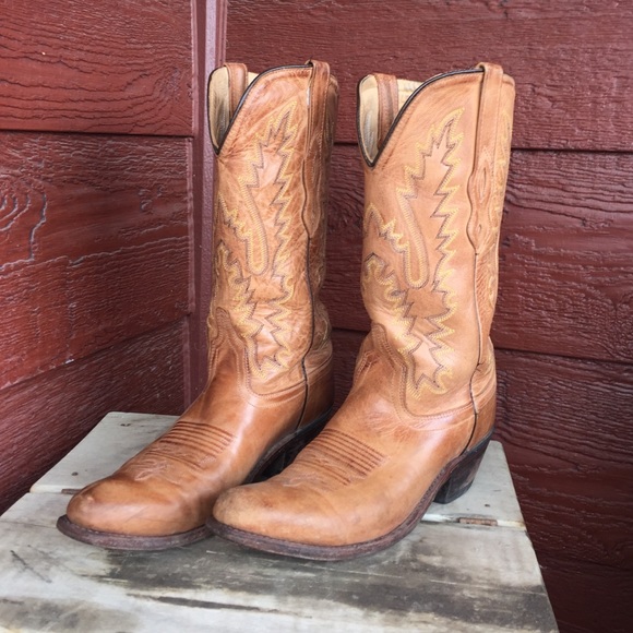 Shoes - Snip toe brown cowboy boots
