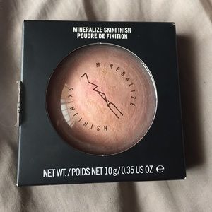 MAC Mineralize Skin Finish in Porcelain Pink