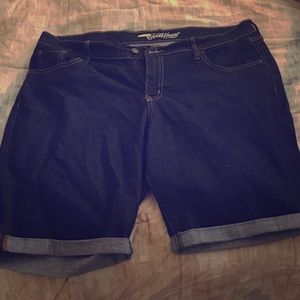 Old Navy sweetheart Bermudas