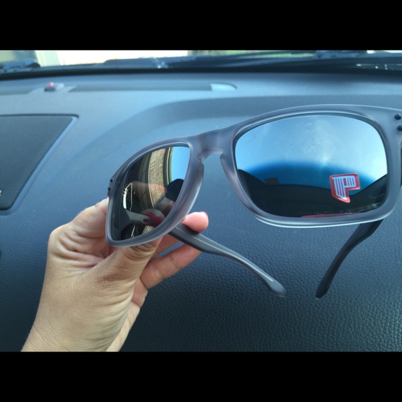 Oakleys - Polarized - Picture 2 of 4