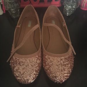 Sequence pink flats