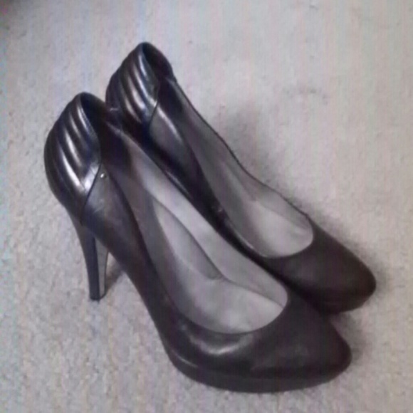 Kenneth Cole heels - Picture 1 of 4