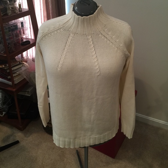 Cream Mock neck sweater NWOT size XL