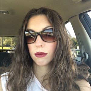 Meet your Posher, Caitlin