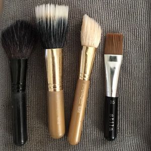 Mini makeup brushes