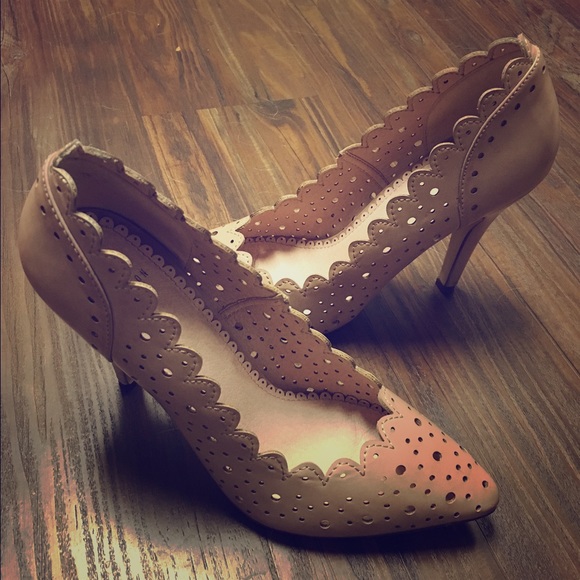 Shoe Dazzle Shoes - Nude Punched Pumps