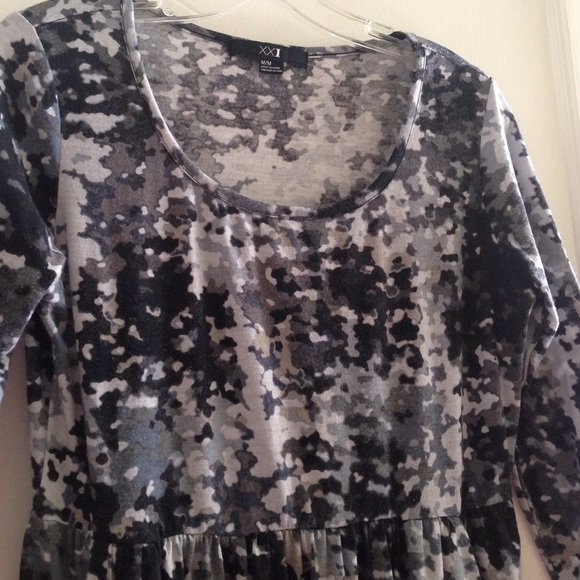 🚫 SOLD - Cute black & gray tunic - Picture 2 of 3