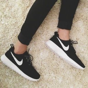 ISO Roshe Run (NOT SELLING)