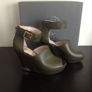 Vince Camuto "Wiver" olive leather wedges